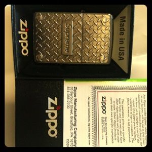 Supreme 💎 Plate Zippo